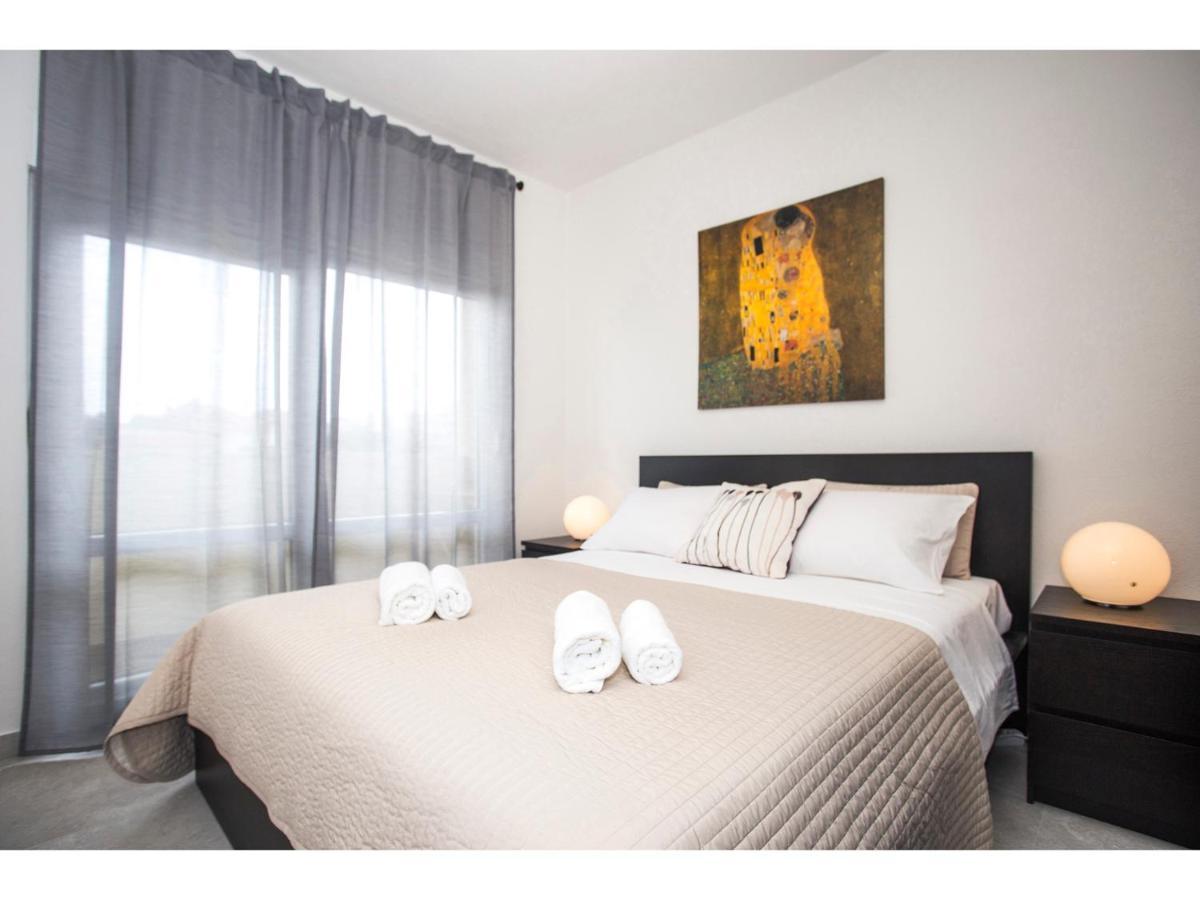 Olive Tree Apartments Сплит Екстериор снимка